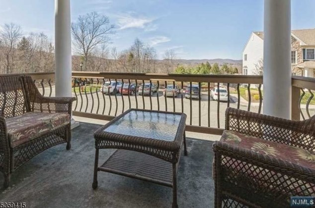 5 Halina Ln, Kinnelon, NJ 07405