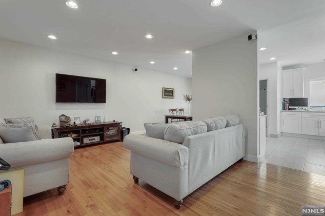 80 Randolph Ave, Clifton, NJ 07011-1518