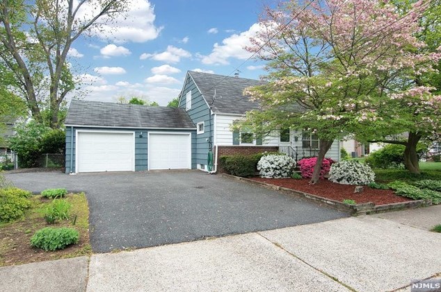 245 Walnut St, Westwood, NJ 07676-5049