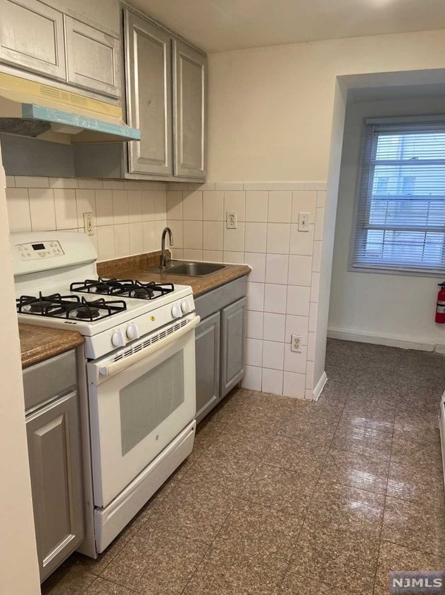1646 John St #b1, West Fort Lee, NJ 07024