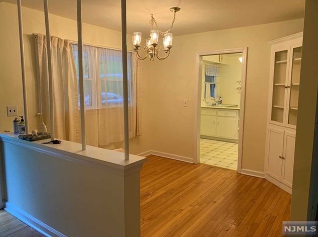 60 Fawnhill Rd, Upper Saddle River, NJ 07458