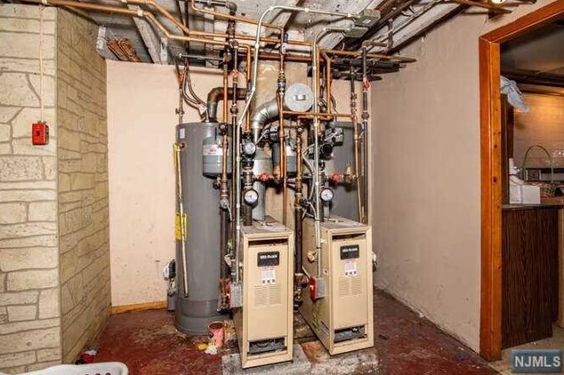 321 Travers Pl, Lyndhurst NJ  07071-2110 exterior