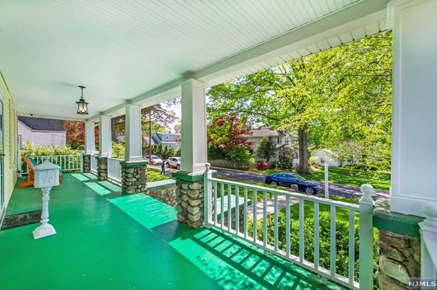 16 Westview Pl, Midland Pk, NJ 07432-1526