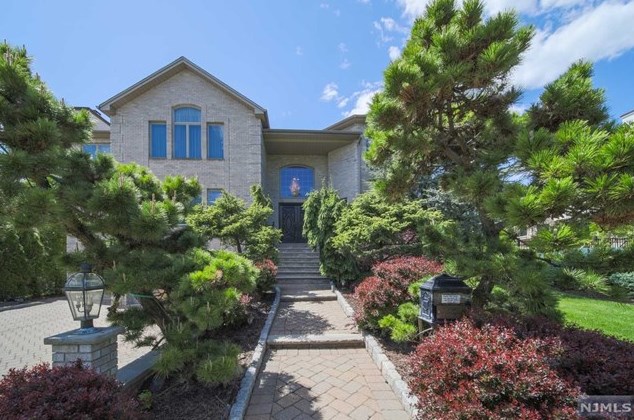 1111 Arcadian Way, West Fort Lee, NJ 07024-6353