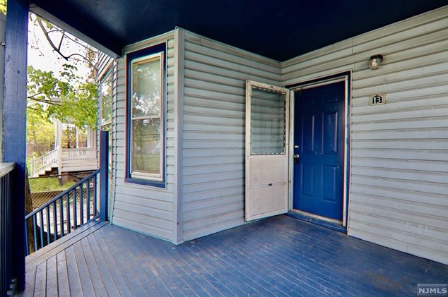 13 Essex St, East Orange, NJ 07017
