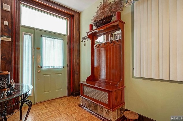 25 E 45th St, Bayonne, NJ 07002