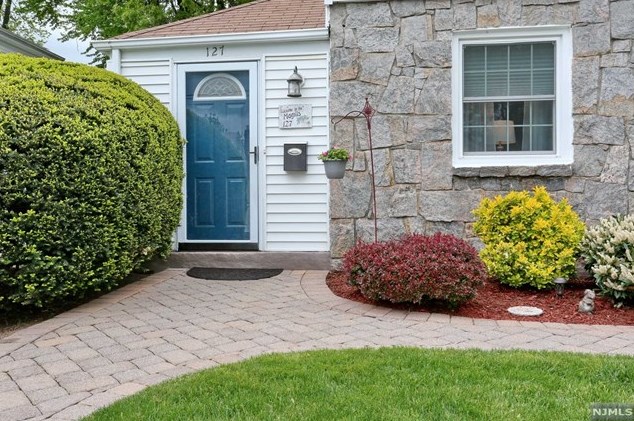 127 Manning Ave, River Edge, NJ 07661