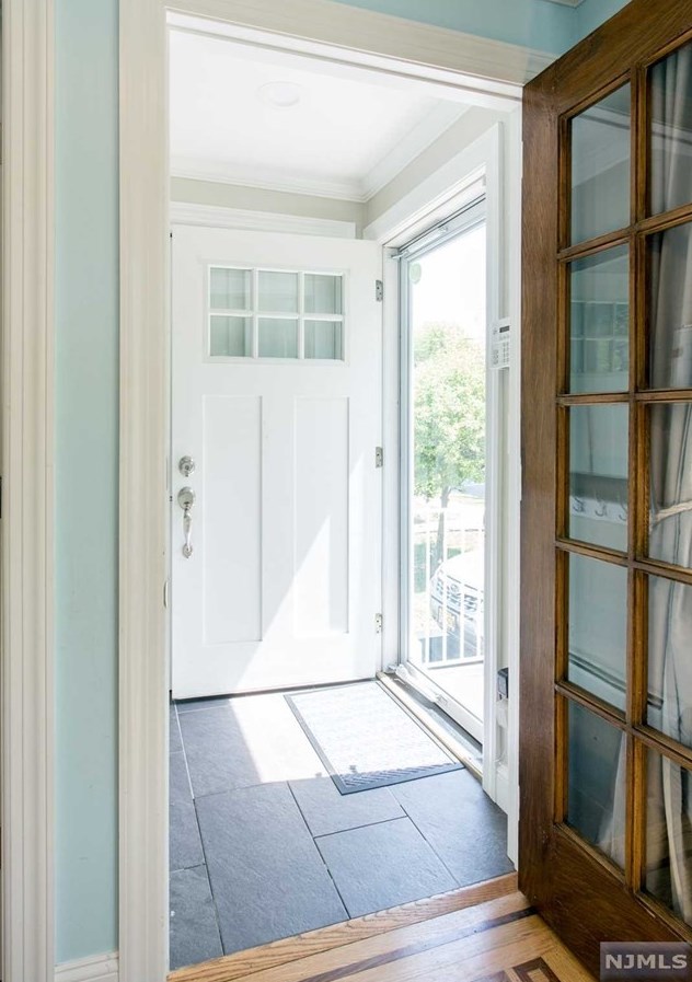 54 Vanderburgh Ave, Rutherford, NJ 07070-1038