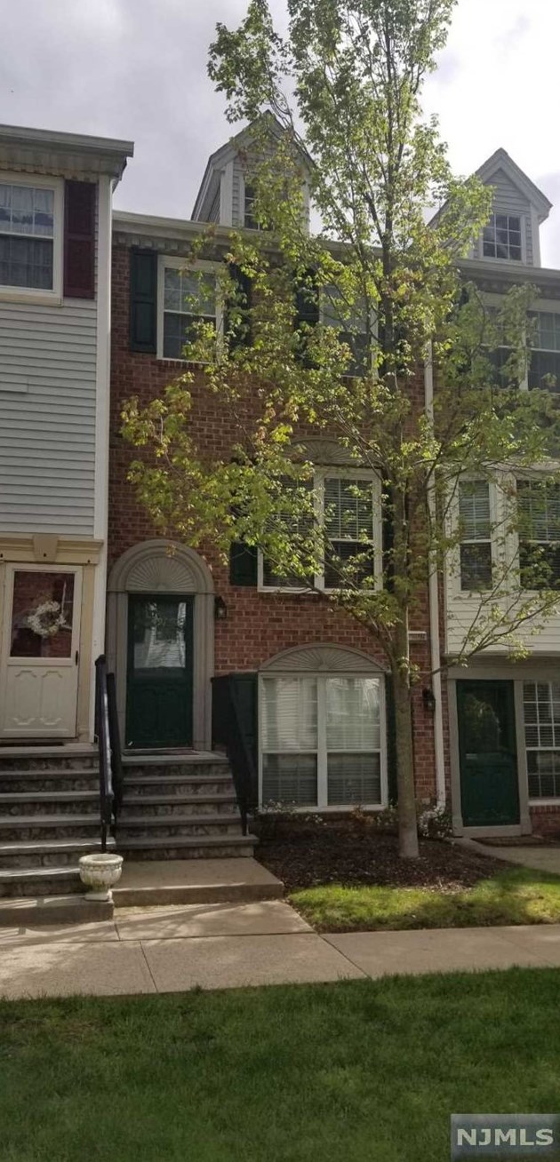 797 Sassafras Ct, Mahwah, NJ 07430