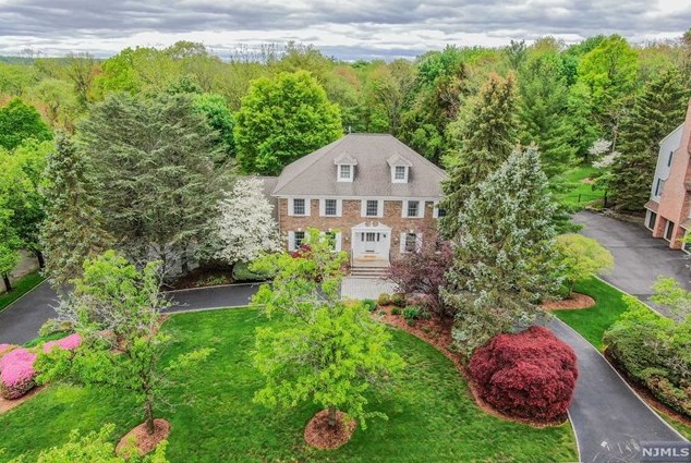 116 Delaware Ln, Franklin Lakes, NJ 07417