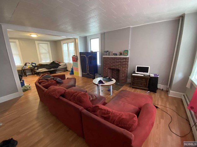 45 Stuyvesant Ave, Newark, NJ 07106-1711