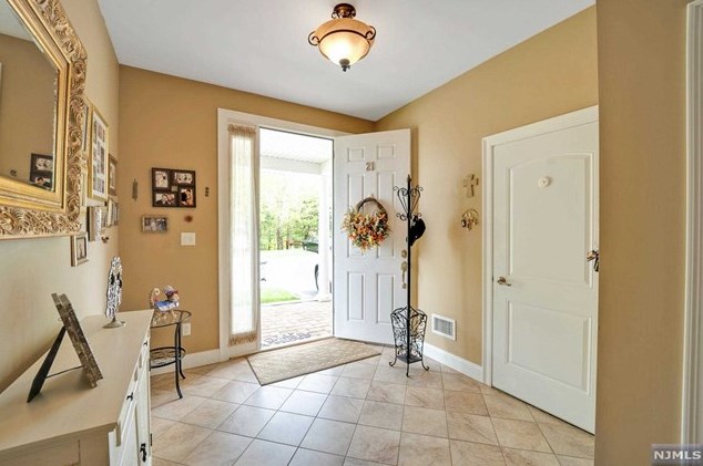 21 Halina Ln, Kinnelon, NJ 07405