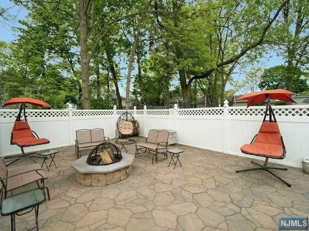211 Oak Ave, River Edge, NJ 07661