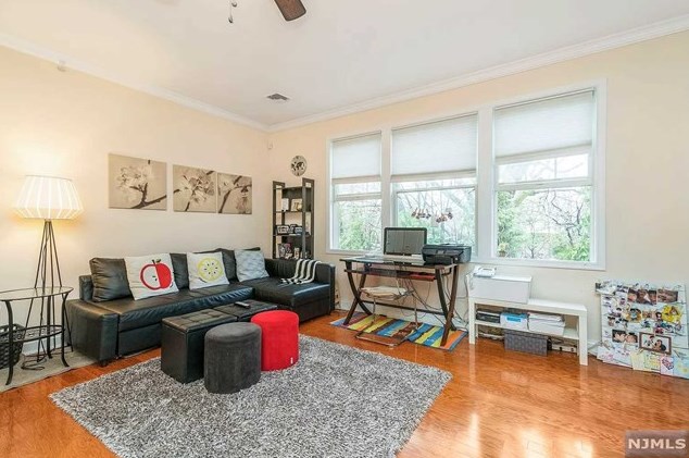 12 Hemlock Ln, Tenafly NJ  07670-1743 exterior