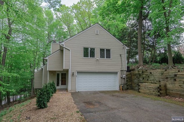 62 Birch Rd, Franklin Lakes, NJ 07417