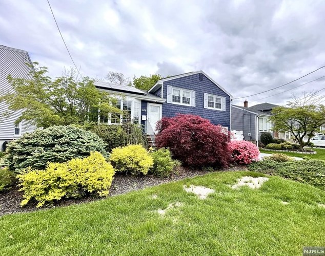 168 Chestnut St, Rochelle Park, NJ 07662