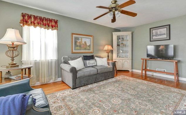 180 Adams Ave, River Edge, NJ 07661