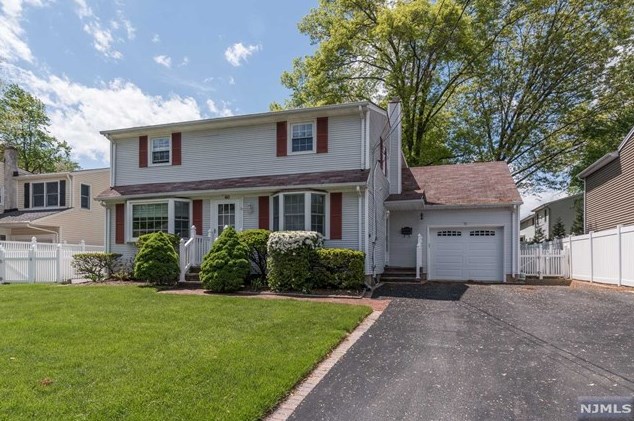 40 Cambra Rd, Waldwick, NJ 07463-1132