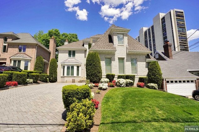 211 Westview Ave, West Fort Lee NJ  07024-5218 exterior