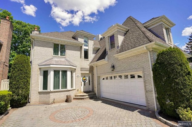 211 Westview Ave, West Fort Lee, NJ 07024