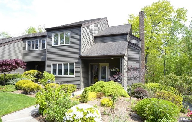 7 Grist Mill Run, Mahwah, NJ 07430