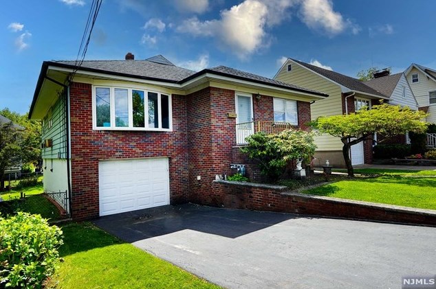 680 Linden Ave, Ridgefield, NJ 07657