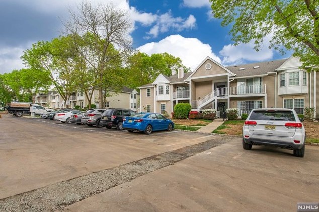 557 Holly Ct, Mahwah, NJ 07430