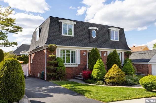 83 Charter Oak St, Wood-Ridge, NJ 07075