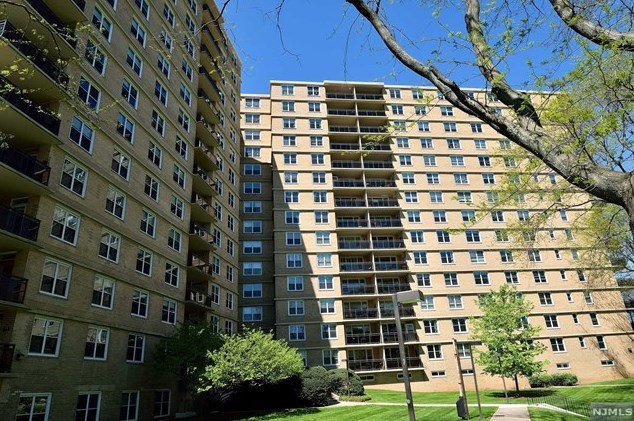 2200 Central Rd, West Fort Lee NJ  07024-7503 exterior