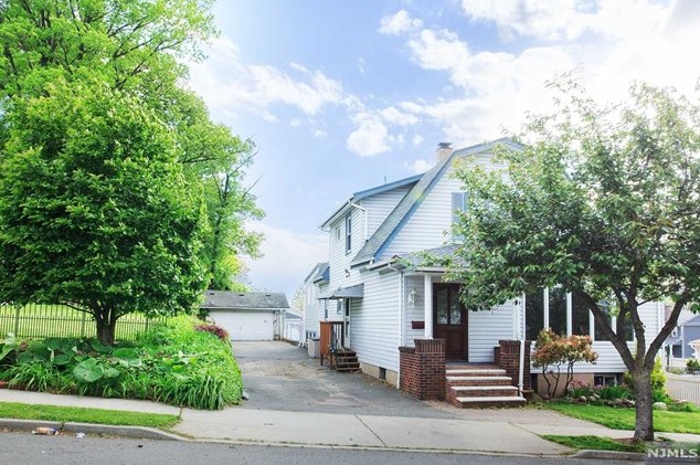 108 Strong St, Wallington, NJ 07057