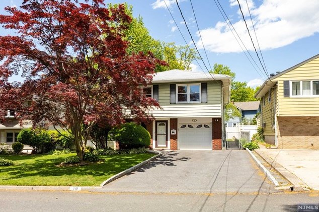 19 New Jersey Ave, Bergenfield, NJ 07621-1324