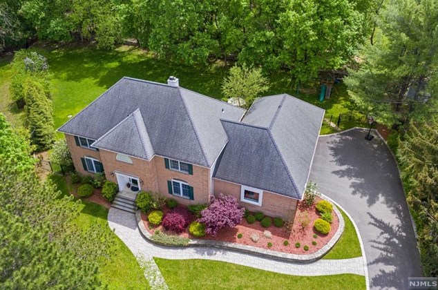 282 Joshua Ln, Wyckoff, NJ 07481