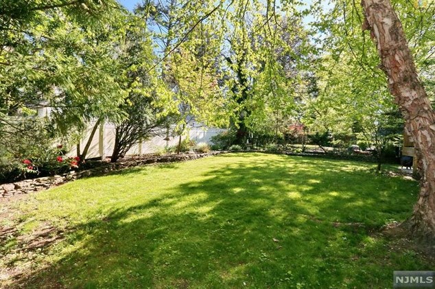 150 Knickerbocker Ave, Hillsdale NJ  07642-1856 exterior