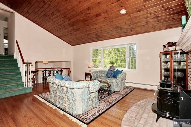 150 Knickerbocker Ave, Hillsdale NJ  07642-1856 exterior