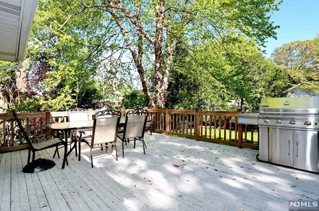 150 Knickerbocker Ave, Hillsdale NJ  07642-1856 exterior