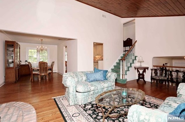 150 Knickerbocker Ave, Hillsdale NJ  07642-1856 exterior