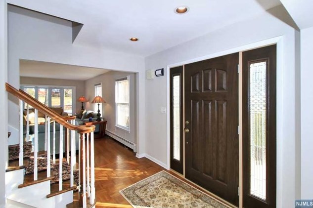 57 Clover Ln, Upper Saddle River, NJ 07458