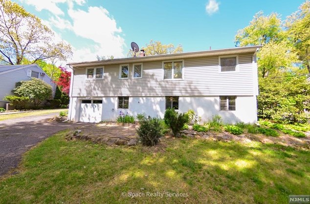 941 N Monroe St, Ridgewood, NJ 07450