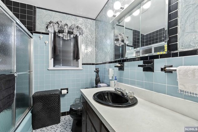 269 Ramapo St, Pompton Lakes NJ  07442-1623 exterior