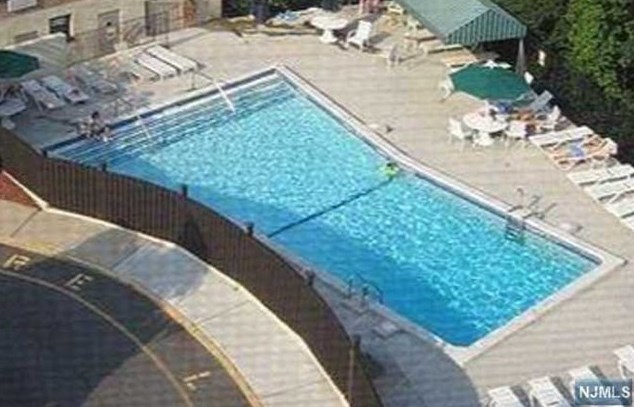 2348 Linwood Ave, West Fort Lee NJ 07024-3869 exterior