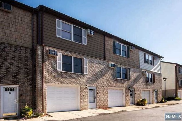 453 Liberty St, Little Ferry NJ  07643-1032 exterior