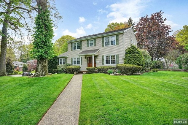 5 Raven Rd, Montvale, NJ 07645