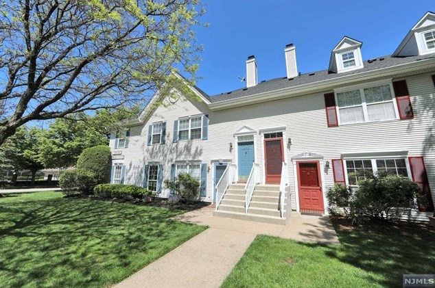 1001 Cumberland Ct, Mahwah, NJ 07430