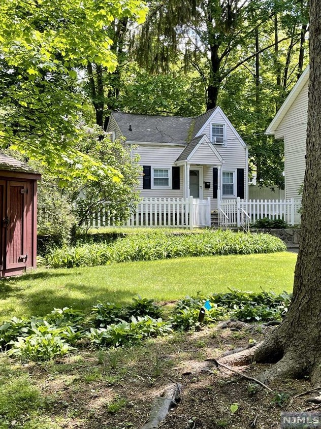 11 Wanamaker Ave, Mahwah, NJ 07430