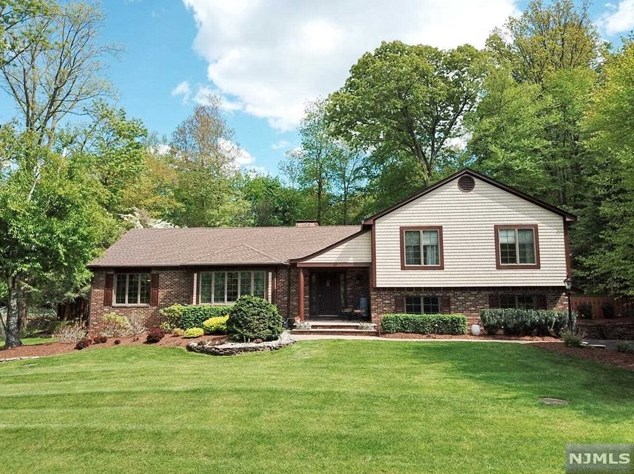 40 Stonefence Rd, Oakland, NJ 07436