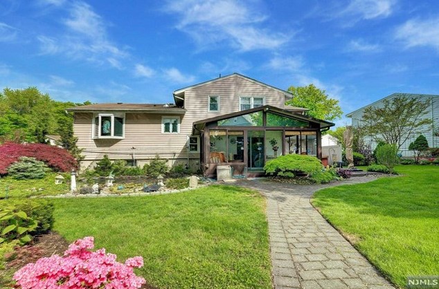 318 Kastler Ct, N Milford, NJ 07646