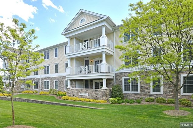 308 Four Seasons Ln, Montvale NJ  07645-1859 exterior