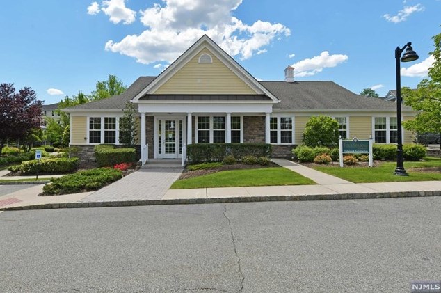 308 Four Seasons Ln, Montvale NJ  07645-1859 exterior