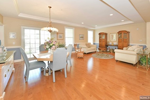308 Four Seasons Ln, Montvale NJ  07645-1859 exterior