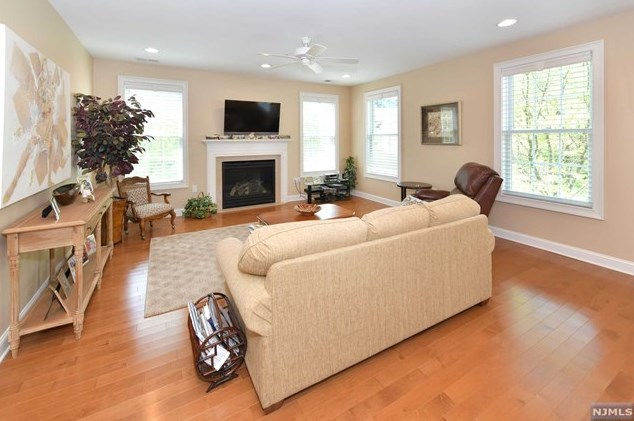 308 Four Seasons Ln, Montvale NJ  07645-1859 exterior
